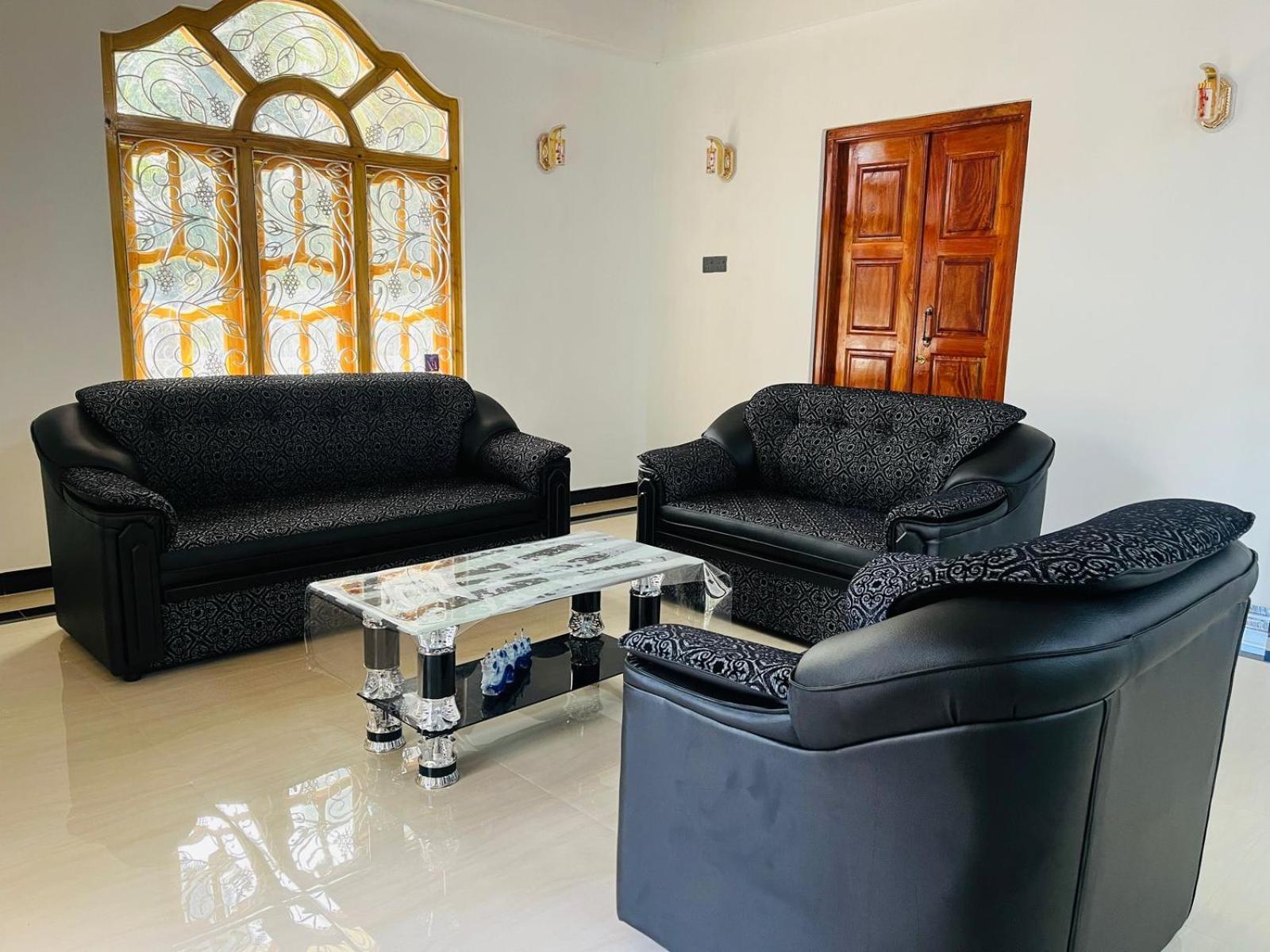 J & J Homestay Jaffna Ngoại thất bức ảnh